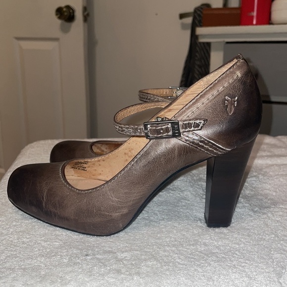 Shoes - FRYE amazing mary jane heels